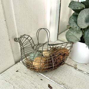 Metal Wire Chicken Hen Egg Nest Basket Wire Handle Vintage Farmhouse Home Decor